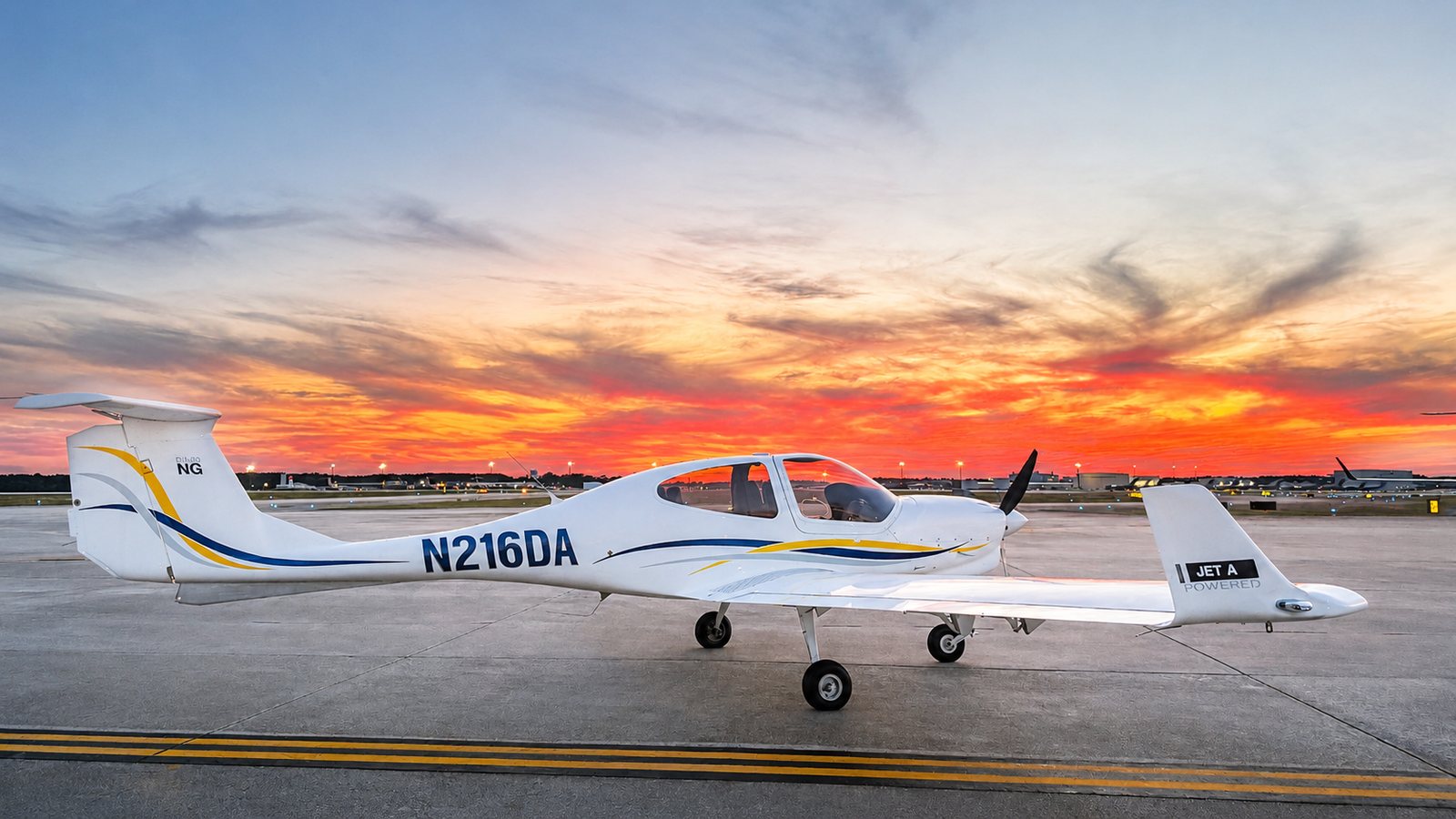 N216DA — Diamond DA40 NG on the ramp at sunset, KCHS
